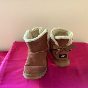 UGG Bow Boot size 7